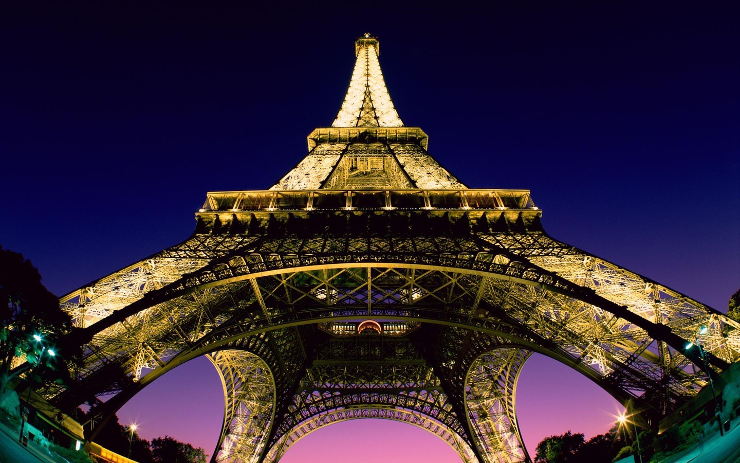 【携程攻略】巴黎埃菲尔铁塔景点,埃菲尔铁塔是巴黎这座城市的地标性建筑，同时也是法国的代名词，虽然…
