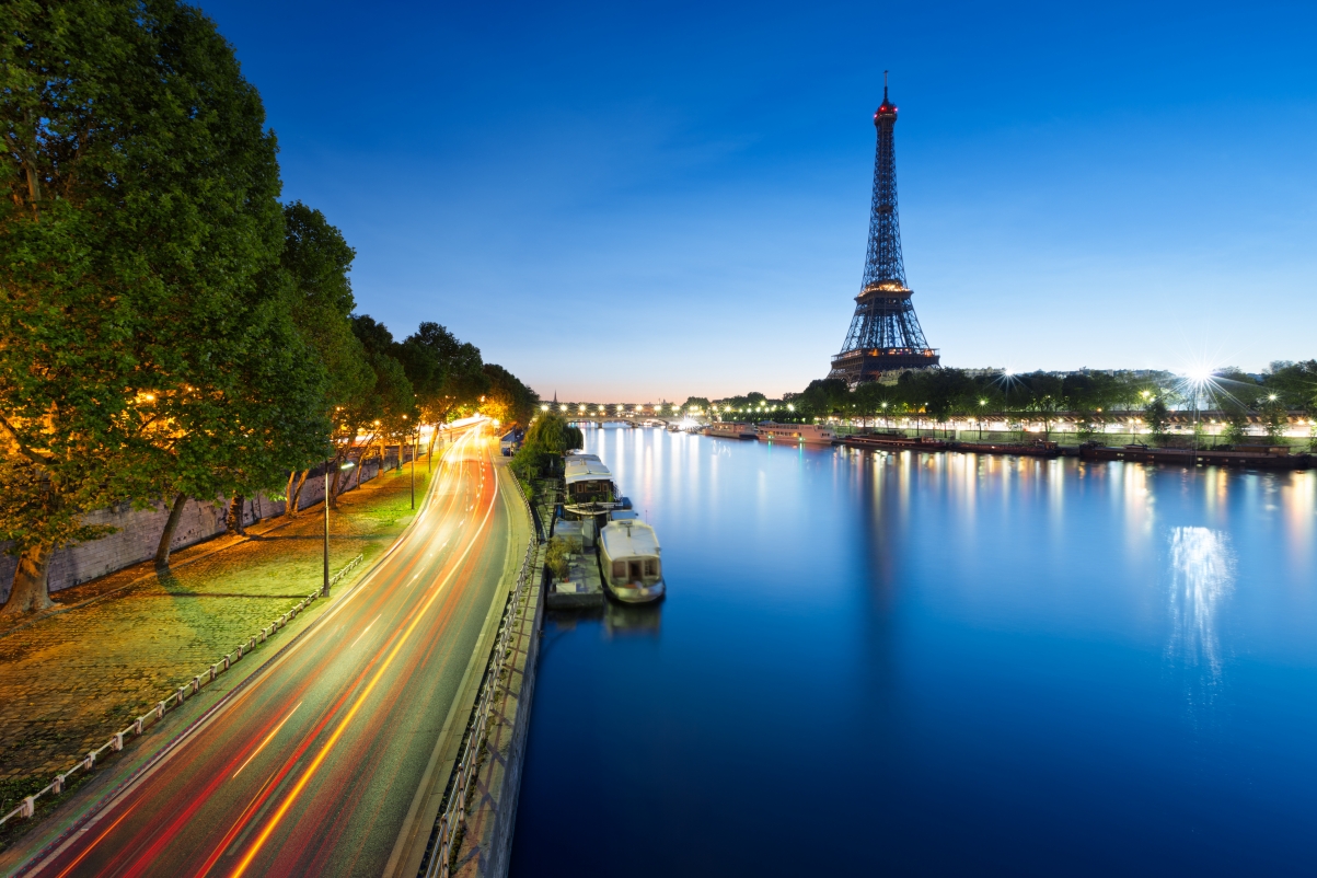 高清巴黎埃菲尔铁塔风景桌面壁纸-壁纸图片大全