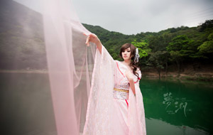 美女小雅桌面壁纸