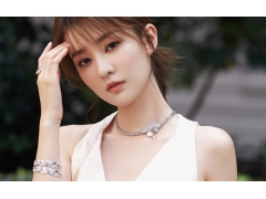  温柔娴静的美女明星乔欣桌面壁纸 