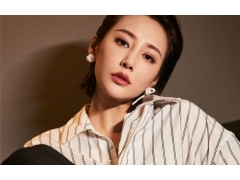  李纯条纹衬衣性感壁纸 